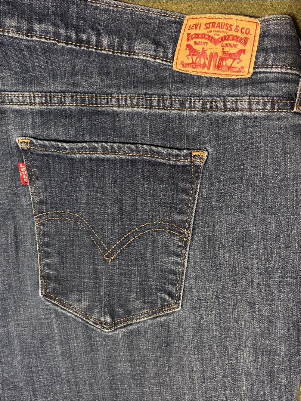 Levi's Women's Classic Straight Jeans 22W Short